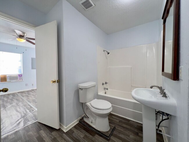 Building Photo - Charming Home in Levelland