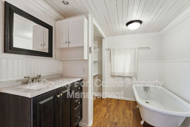 Building Photo - 403 E 3rd St