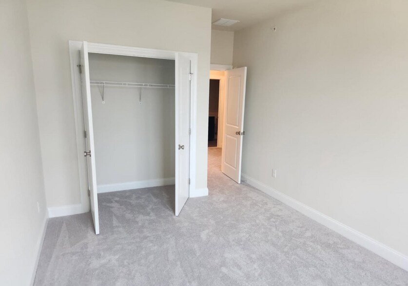 Building Photo - 328 Foxtail Ln