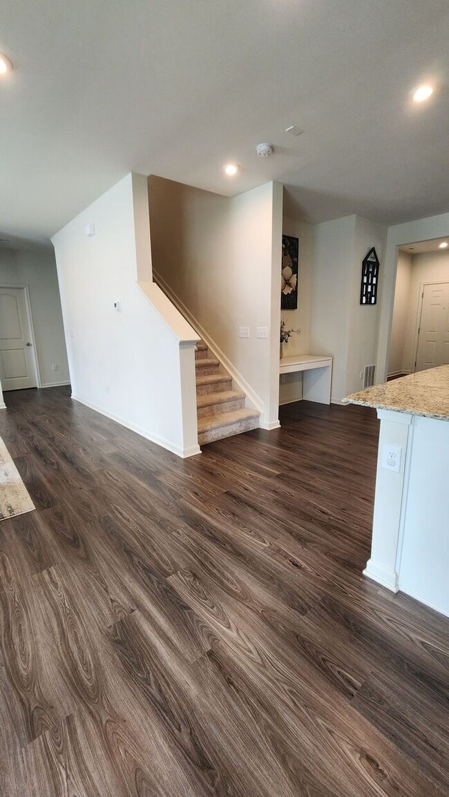 Building Photo - Spacious 4 Beds 3 Baths in Shelbyville