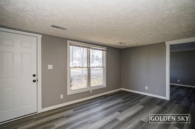 Building Photo - 1609 S Oakdale Dr