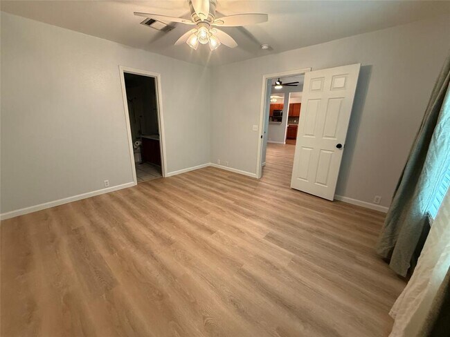Building Photo - 2125 Kaiser Dr