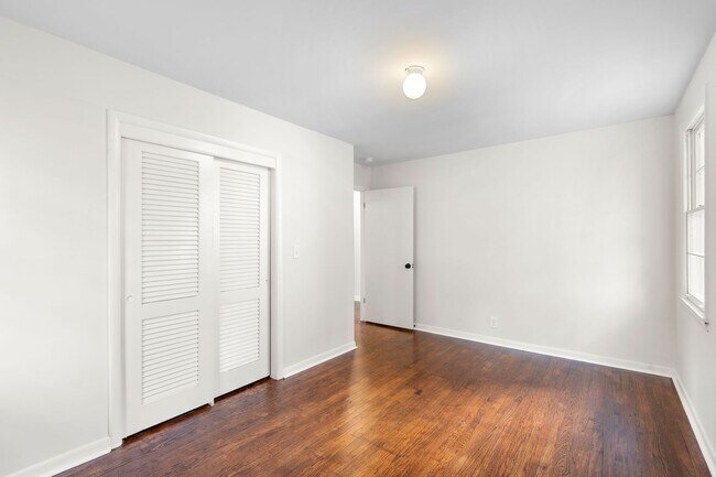 Building Photo - 1036 Seymour Ave