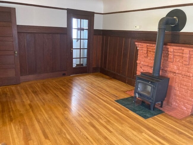 Building Photo - Wonderful Home on a Quiet Street