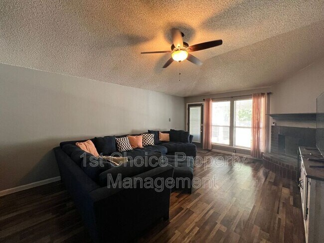 Building Photo - 7904 Fox Chase Dr