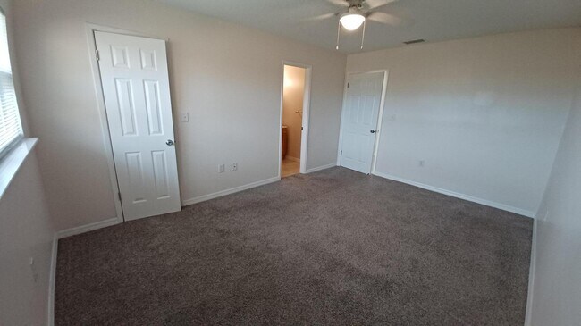 Building Photo - 280 Ulster Ln