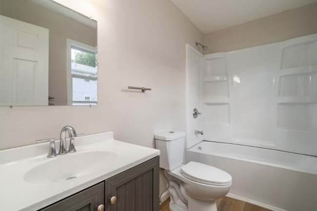 Building Photo - 1108 N 39th St
