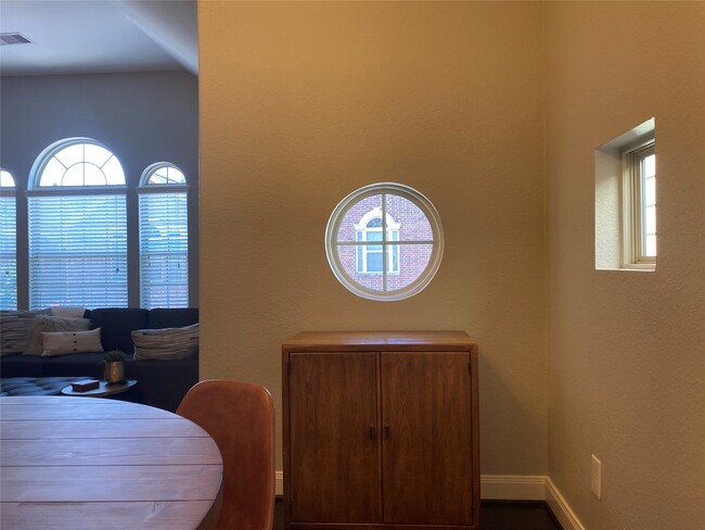 Building Photo - 5159 Oasis Park Ln