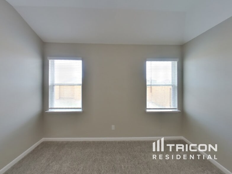 Building Photo - 9721 Sierra Grande Dr