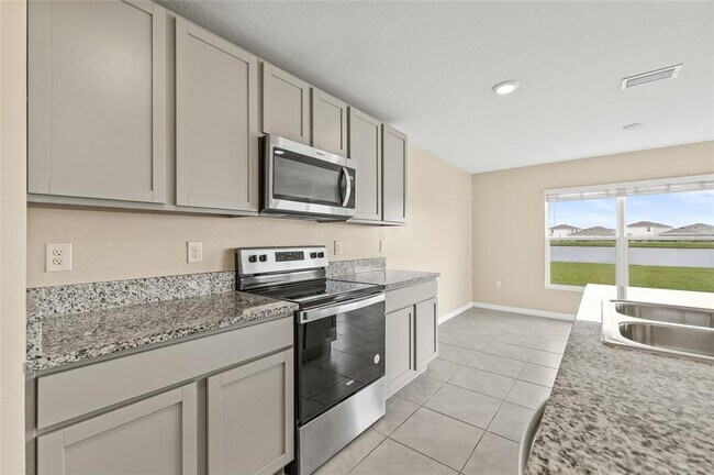 Building Photo - 16847 Delia St