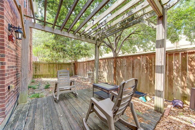 Building Photo - 1522 Olive Garden