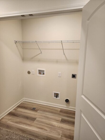 Building Photo - 304 Marsh Ln