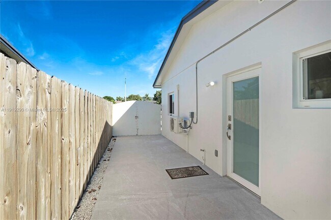 Building Photo - 15440 SW 102nd Pl