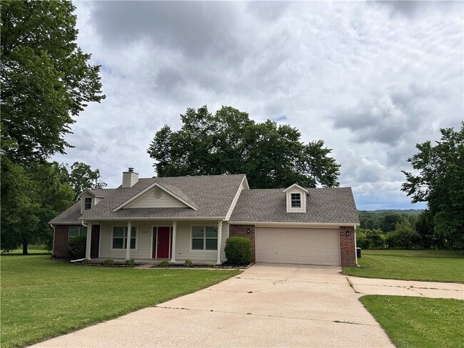 Building Photo - 2137 E Stanwyk Dr
