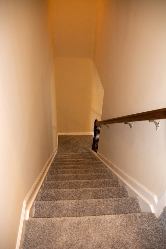 Building Photo - 122 Tuftin Dr