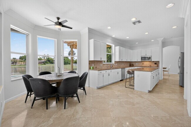 Building Photo - 11587 Manatee Bay Ln