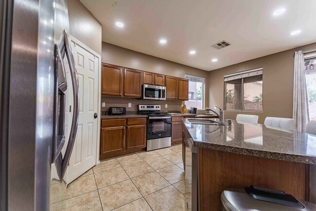 Building Photo - 1761 N St Francis Pl