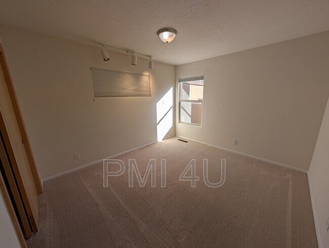 Building Photo - 12612 Carmel Ct NE