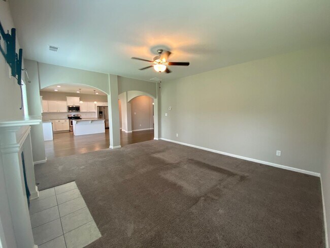 Building Photo - 216 Wild Azalea Dr