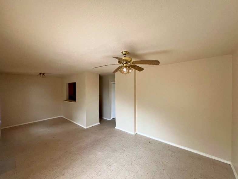 Building Photo - 3103 E Price St