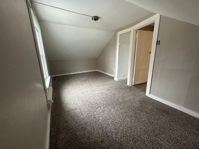 Building Photo - 962 Lakeview Dr