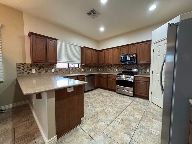 Building Photo - 4BR/3BA/2.5CG, 2534 sq.ft. rental with DEN in Sierra Vista, AZ