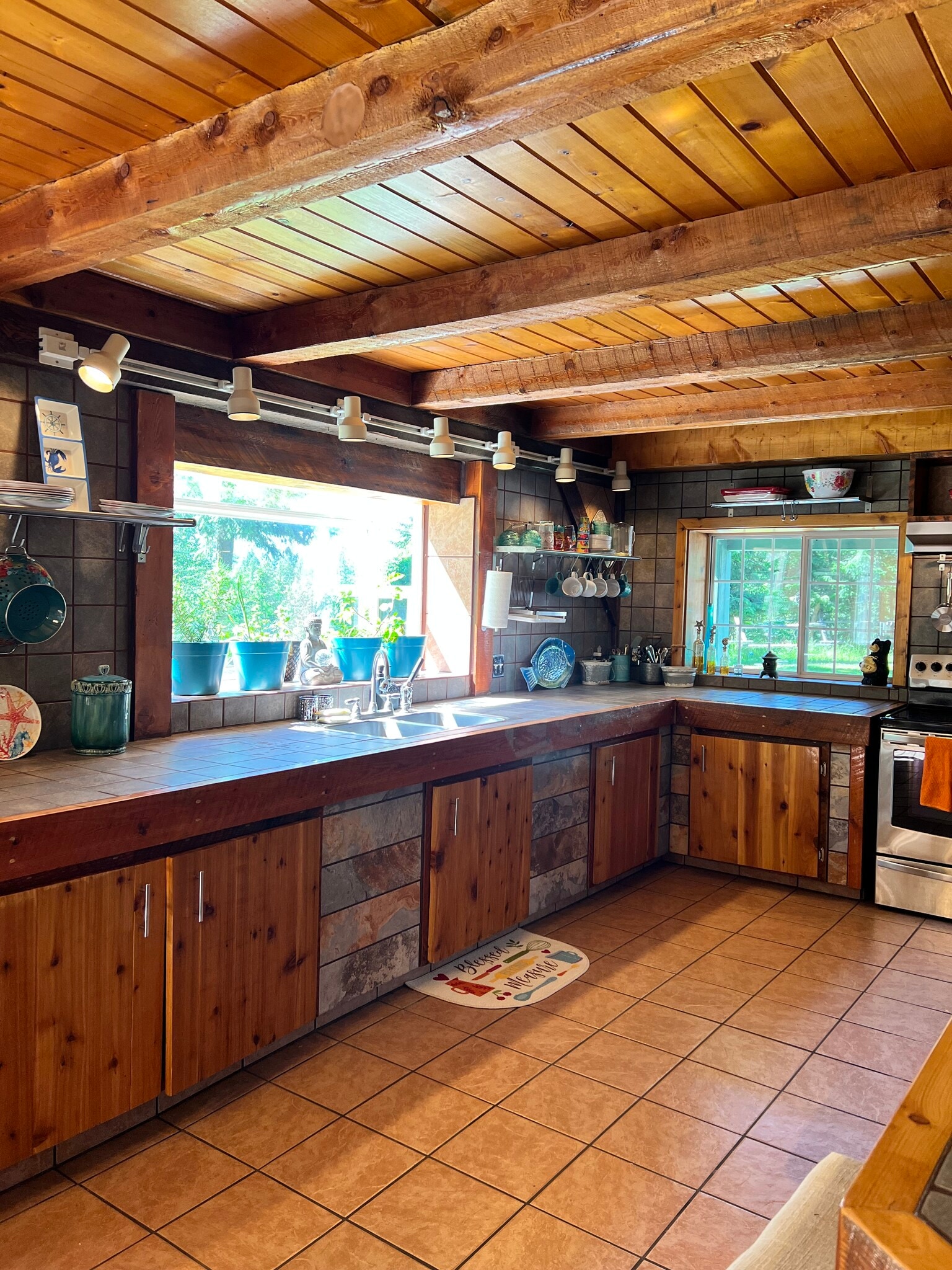 Building Photo - 260 Rustic Ln