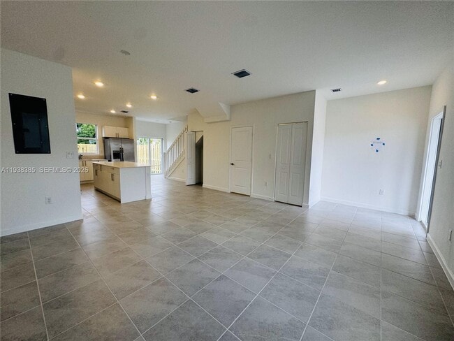 Building Photo - 223 NW 11th Ct