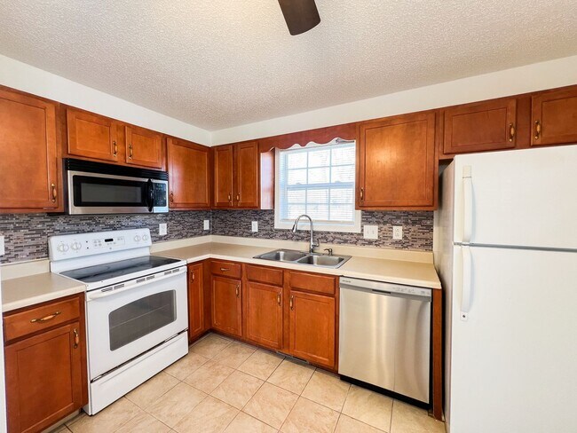 Building Photo - 438 Cranklen Cir