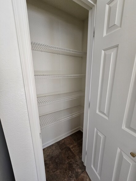 Building Photo - 9421 Links Ln