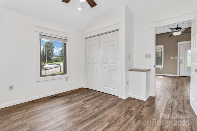 Building Photo - 150 Oak Hill Rd