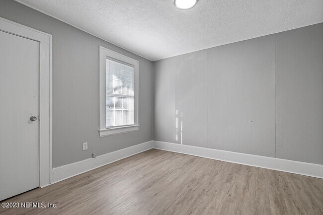 Building Photo - 524 E 60th St