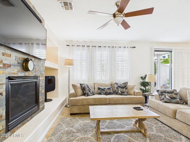 Building Photo - 2326 W Sleepy Ranch Rd