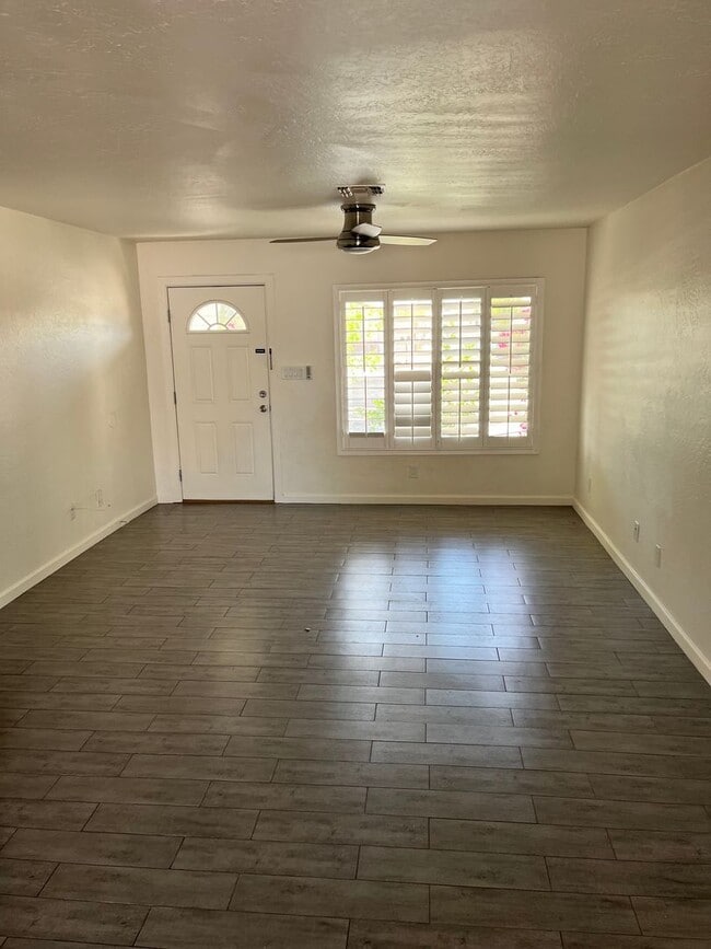 Building Photo - Single level North Tempe home