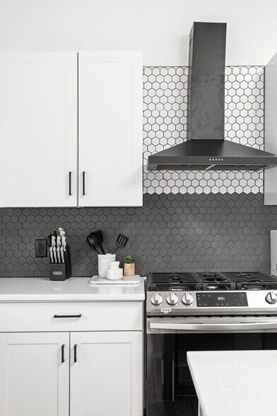 Building Photo - 305 Parkway Ave