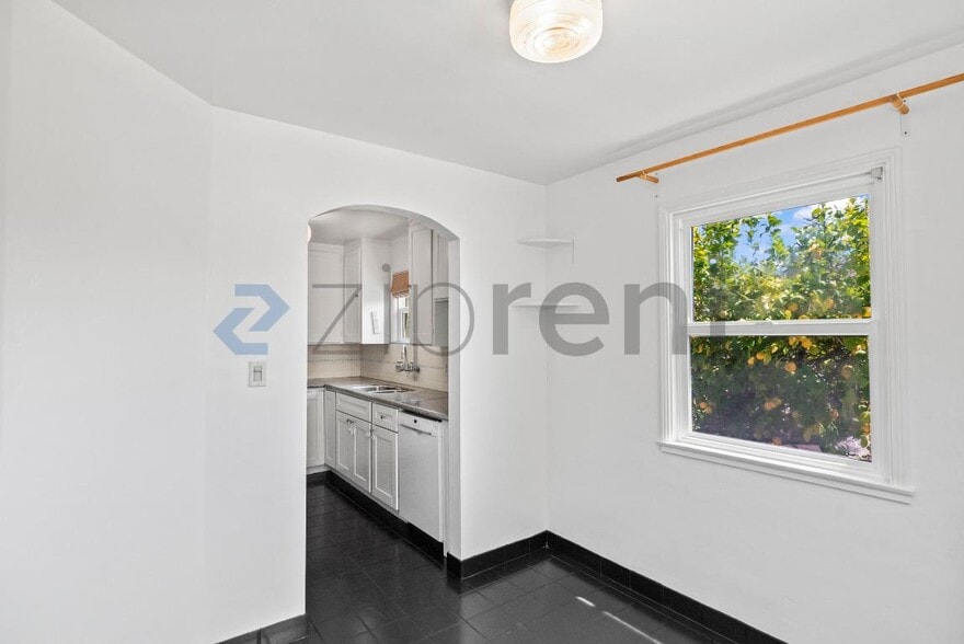 Building Photo - Unit