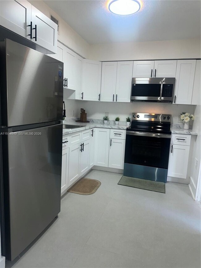 Building Photo - 500 NW 24th Ave