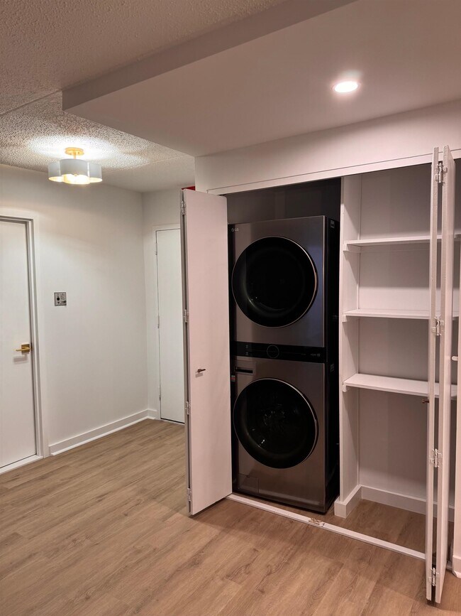 Building Photo - 1055 River Rd