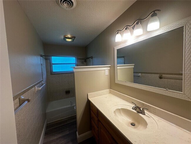 Building Photo - 3700 SE 34th Ct