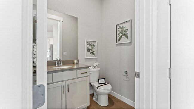 Building Photo - Mangold822 (KC-LN)