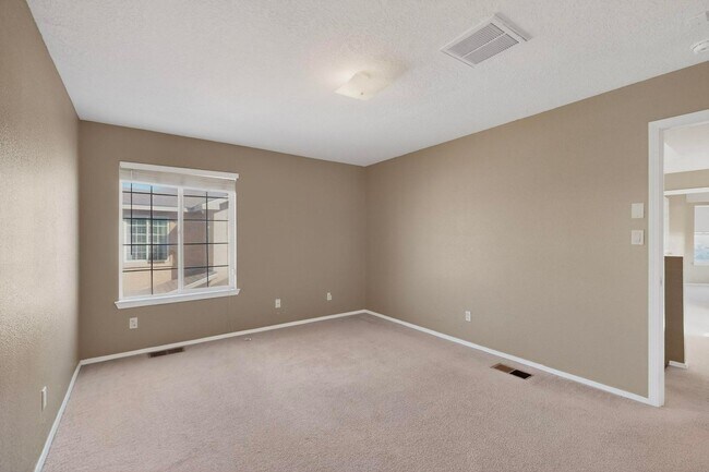 Building Photo - West Side 2/story 3 Bedroom 2.5 Bath 1605/sf 2/CG