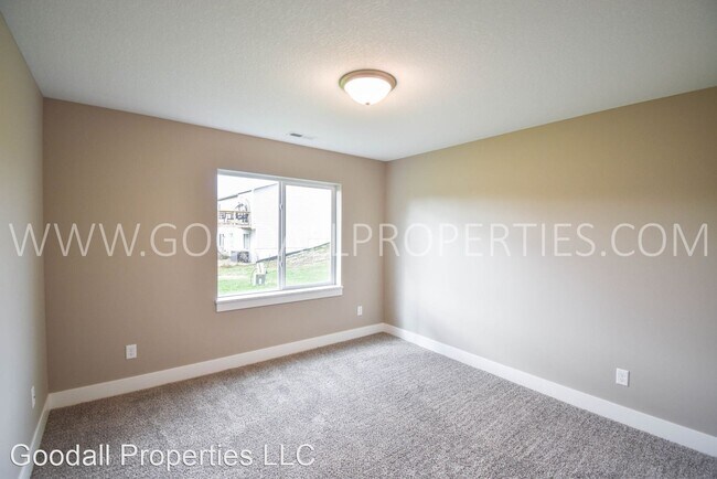 Building Photo - 4 br, 3 bath House - 1004 Warren St