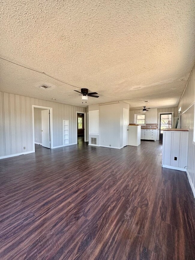 Building Photo - 201 Paint Rock Rd