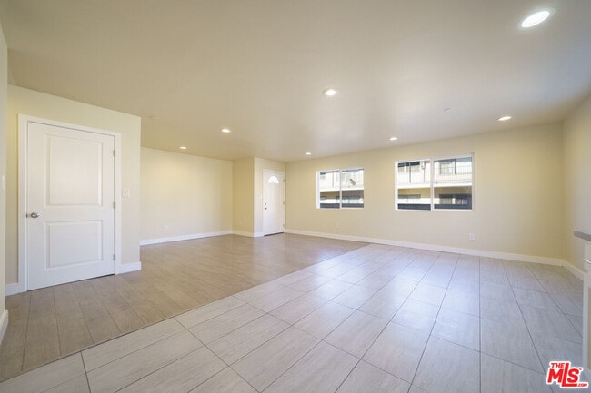 Building Photo - 6514 Brynhurst Ave