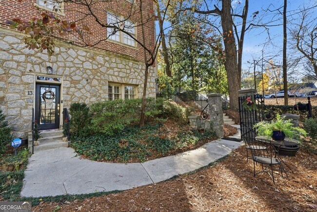 Building Photo - 2814 Peachtree Rd NW