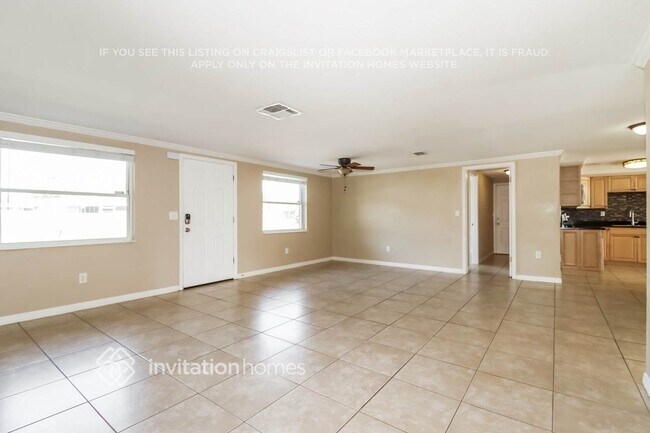 Building Photo - 4048 Sunray Dr