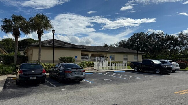 Building Photo - 2060 Greenview Shores Blvd