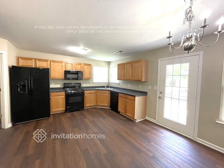 Building Photo - 556 S Fortune Way