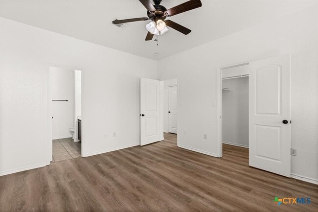 Building Photo - 586 Creekside Cir