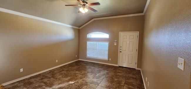 Building Photo - Beautiful 2 Bedroom / 2 Bath Duplex – Off ...